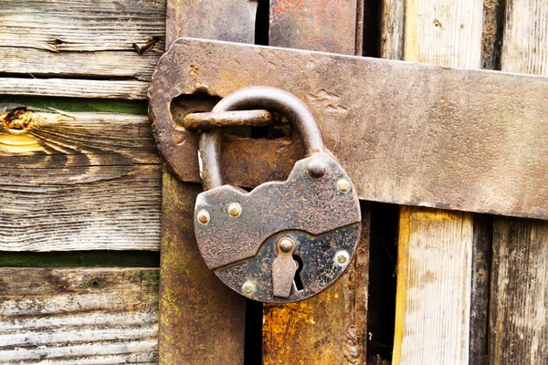 Vieux cadenas rouillé — Photo