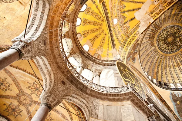 Ayasofya'nın çatı resimlere