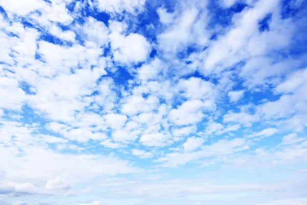 Blå himmel bakgrund — Stockfoto