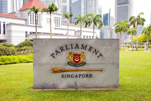 Singapurs Nationalwappen Vor Dem Parlamentsgebäude — Stockfoto