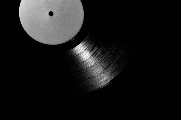 Detail of 78 rpm vinyl disk on dark background — Stock Photo, Image