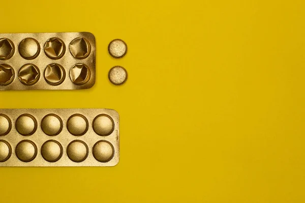 産業プロジェクトや力学のトピックのための黄金のプラスチックギアのテンプレート — ストック写真