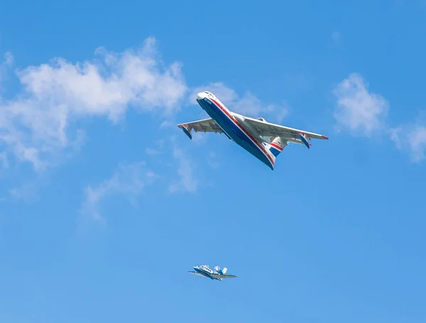 Amfibik uçak Beriev Be-200es 