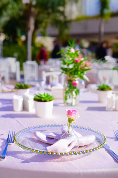 Elegantly Decorated Wedding Table Set — Stock Photo, Image