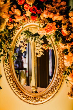 Gala 'da çiçek tasarımı ya da düğün kutlaması