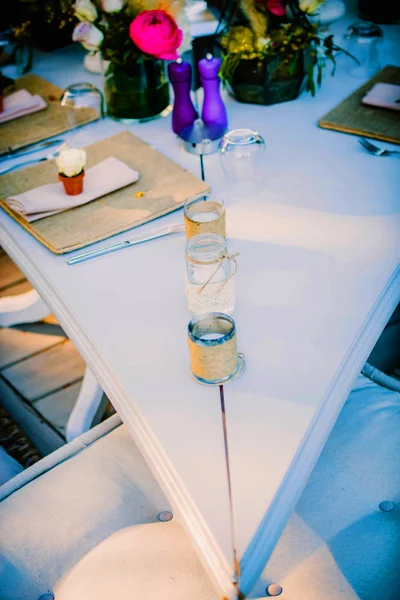 Elegantemente Decorato Tavola Nuziale — Foto Stock