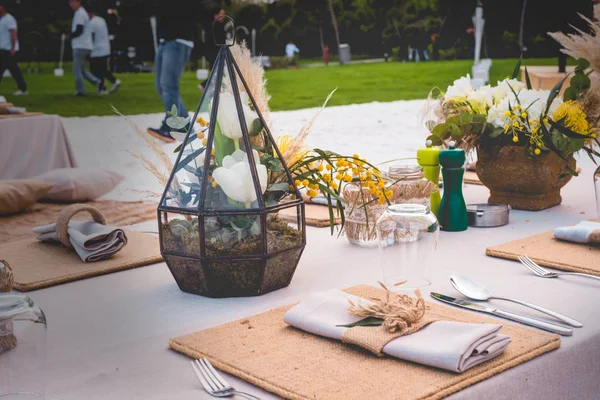 Conjunto Mesa Casamento Elegantemente Decorado — Fotografia de Stock