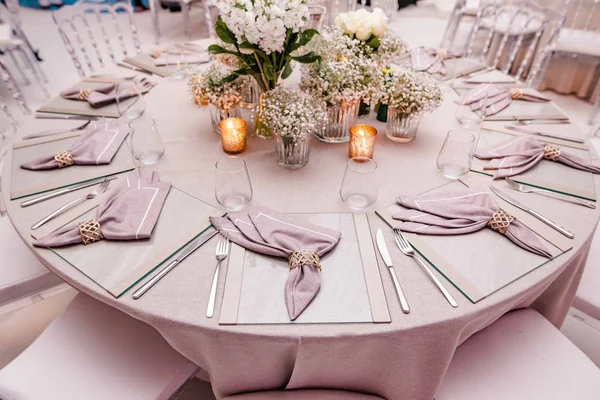 Elegánsan Díszített Esküvői Asztal Készlet — Stock Fotó