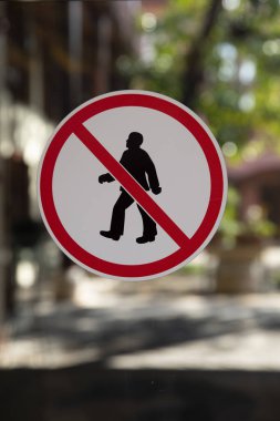 Hiç yaya trafik işareti yok.