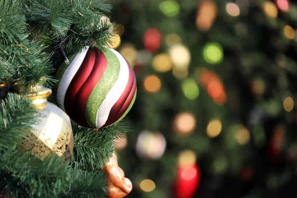 Bolas Natal Ramos Abeto Inverno Decorações Ano Novo Luzes Festivas — Fotografia de Stock