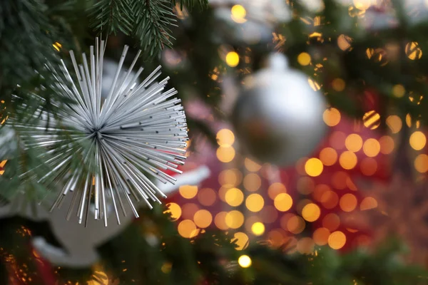 Decorações Natal Uns Ramos Abeto Fundo Luzes Festivas Iluminação Noite — Fotografia de Stock