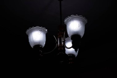 Üç ampullü Retro tarzı avize