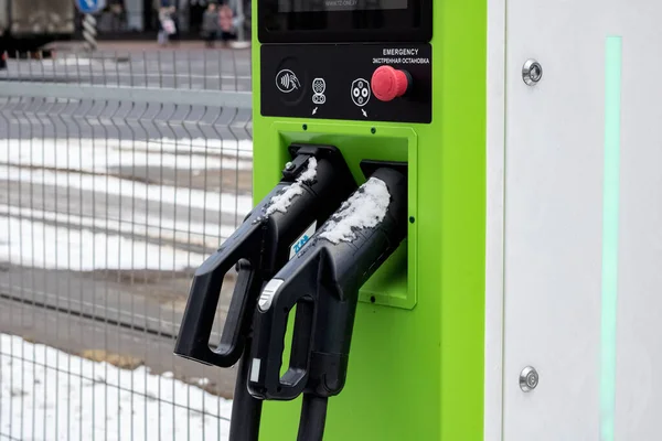 BELARUS, MINSK - 03 DÉCEMBRE 2019 : Borne de recharge pour véhicules électriques — Photo