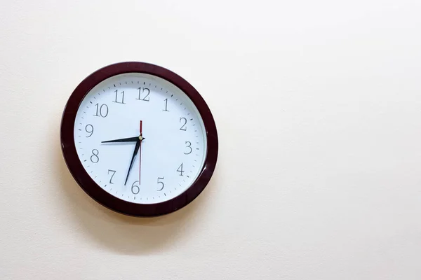 Round clock on the wall close up — Stock Photo, Image