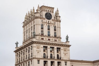 BELARUS, MINSK - 03 Aralık 2019: Minsk Mimari Kompleksi Kapısı
