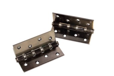 Kapı menteşeleri beyaz arkaplanda izole edilmiş