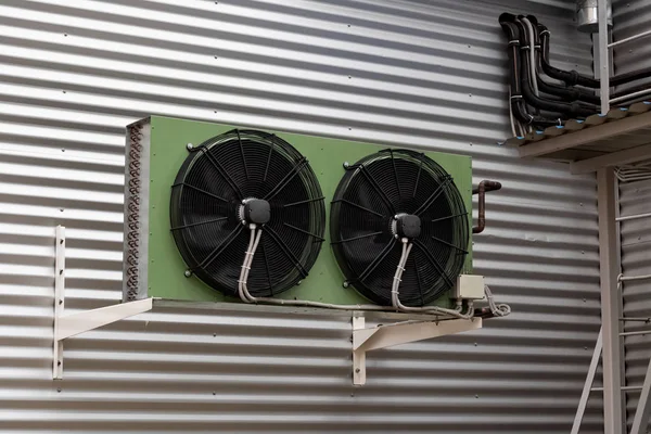 Stor Industriell Luftkonditionering Byggnadsmur Närbild — Stockfoto