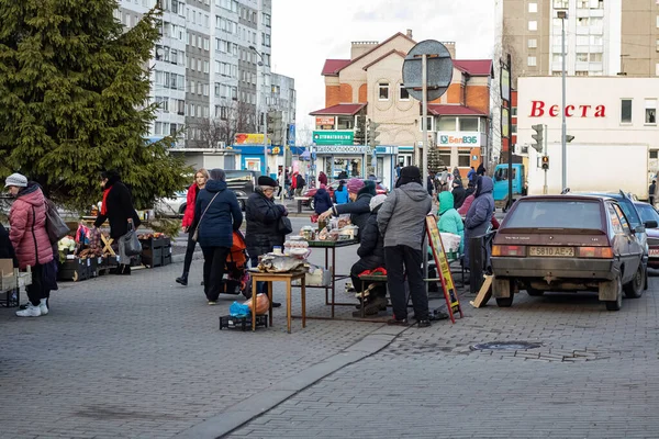 Białoruś Nowospolotsk Lutego 2020 Sprzedaż Żywności Ulicy Mieście — Zdjęcie stockowe
