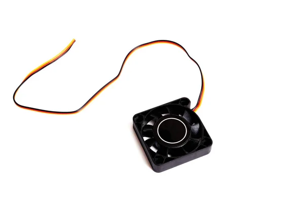 Malý černý ventilátor pro počítač izolovaný na bílém pozadí — Stock fotografie