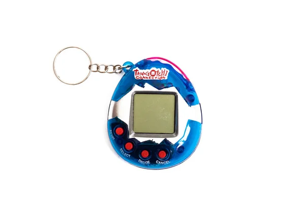 BELARUS, NOVOPOLOTSK - 25 Nisan 2020: Tamagotchi oyuncağı beyaz arka planda