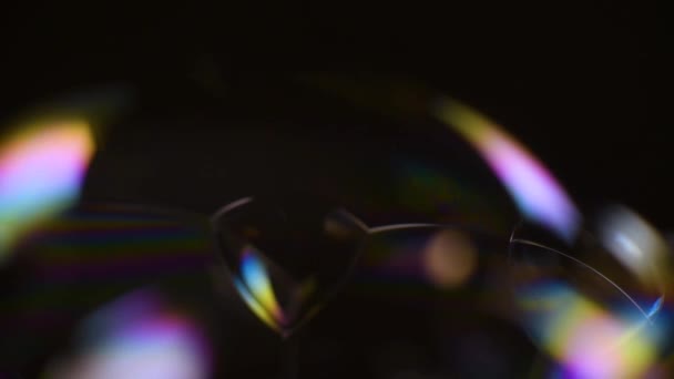 肥皂泡泡 整个光谱的颜色在气泡表面混合在一起 宏观射门 — 图库视频影像