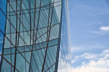 Modern Cam duvar güzel yansıması. Bina cam