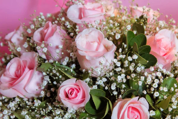Розовый букет розы розовый фон. День святого Валентина фон Candy Bar — стоковое фото