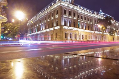 Parlak Bakı geceleri. Bakü'nün panoramik görünümü. Bakıda gece yollar. Azerbaycan, Azerbaycan'ın başkenti şehir görünümünü.
