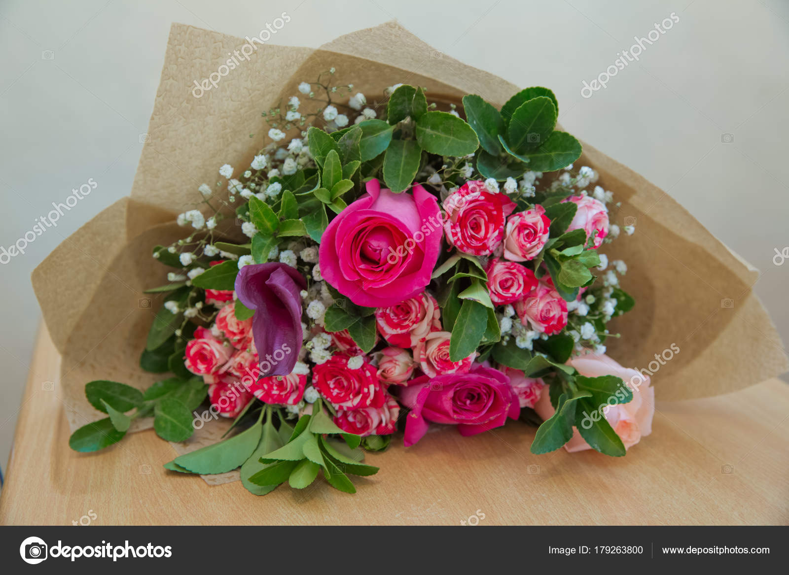 Gros Plan De Bouquet Rouge De Roses Pivoines Grenades Symbole D Amour Et Passion Cadeau D Anniversaire Ou D Anniversaire Pour Fille Image Libre De Droit Par Fotoqraf Tk Mail Ru C Gros Plan De Bouquet Rouge De Roses Pivoines Grenades Symbole D Amour Et Passion Cadeau D Anniversaire Ou D Anniversaire Pour Fille Image Libre De Droit Par Fotoqraf Tk Mail Ru C