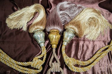 Güzel perdeler Püskül perde askısı iç lüks house, seçici odak için güneş ışığı ile tarafından