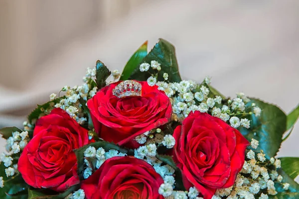 Rings on the red rose bouquet at the wedding . Wedding rings perched on Wedding Bouquet . Wedding Ring in Rose, Will you marry me