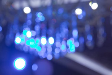 Mavi ışıklar arka plan. Mavi arka plan. Defocused mavi ve mor bokeh glitter vintage ışıklar arka plan