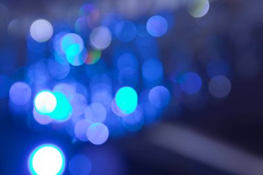 Mavi ışıklar arka plan. Mavi arka plan. Defocused mavi ve mor bokeh glitter vintage ışıklar arka plan