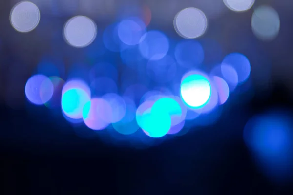 Latar belakang lampu biru. Latar belakang abstrak biru. Biru dan ungu bokeh glitter latar belakang lampu vintage tidak fokus — Stok Foto