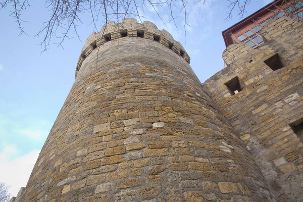 Icheri Sheher em Baku. Azerbaijão. Portão da fortaleza velha, entrada para Baku cidade velha. Baku, Azerbaijão. Paredes da Cidade Velha em Baku. Icheri Sheher é Património Mundial da UNESCO — Fotografia de Stock