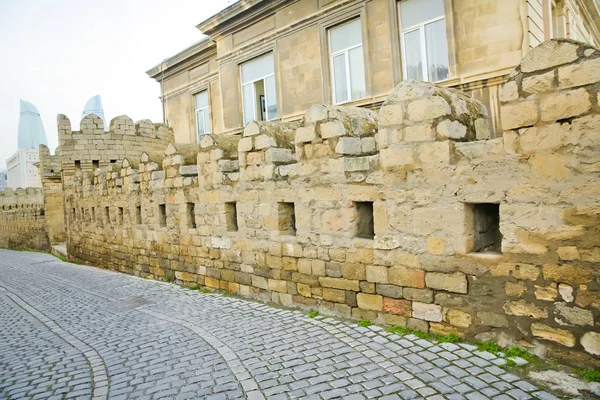 Icheri Sheher em Baku. Azerbaijão. Portão da fortaleza velha, entrada para Baku cidade velha. Baku, Azerbaijão. Paredes da Cidade Velha em Baku. Icheri Sheher é Património Mundial da UNESCO — Fotografia de Stock