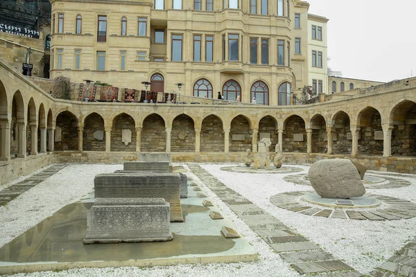 Азербайджан, Баку: Аркады и религиозные захоронения в Старом городе, Ичери-Шехер - объект Всемирного наследия ЮНЕСКО — стоковое фото