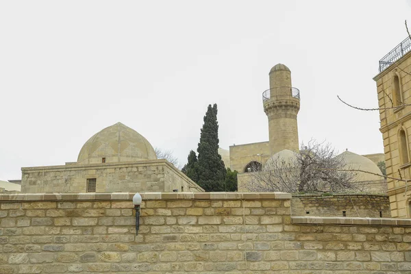 Ширваншах кервансарай в Баку, Азербайджан. Древняя мечеть в Баку, Старая мечеть, Древняя мечеть в Ичери Шехер — стоковое фото
