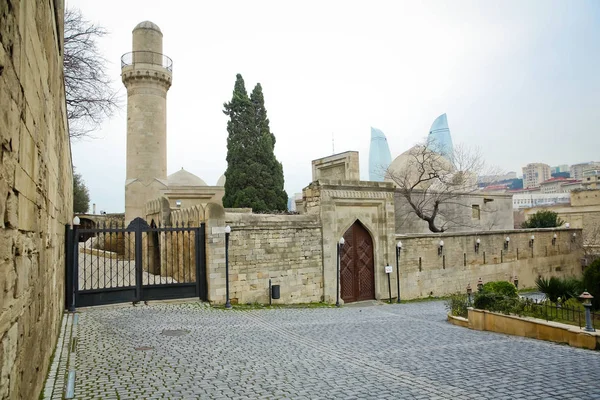 Мечеть во дворце Ширваншахов в Баку. Азербайджан. Дворец Ширваншахов. Старый город Ичери-шехер — стоковое фото