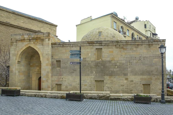 Mosquée Seyid Yahya dans la vieille ville, Icheri Sheher est le centre historique de Bakou. Azerbaïdjan. Patrimoine mondial de l'UNESCO — Photo