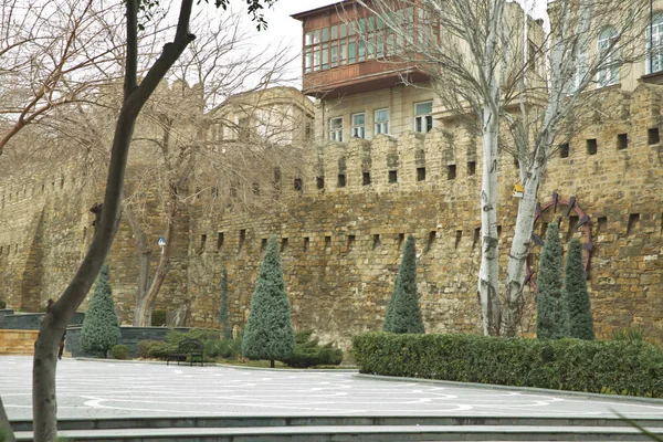 Bakıda Icheri Sarayı. Azerbaycan. Eski kale, Bakü eski şehir giriş kapısı. Bakü, Azerbaycan. Bakü'deki eski şehir duvarlarının. Icheri Şirvanşahlar Sarayı bir Unesco Dünya Mirası olduğunu — Stok fotoğraf