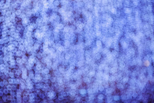 Luces sobre fondo azul - Ilustración, diseño gráfico útil para su diseño. Fondo de Navidad abstracto azul brillante con copos de nieve blancos — Foto de Stock