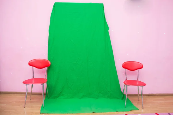 Grand fond vert pour ajouter des effets spéciaux dans la post-production.Écran vert. La clé chromatique. écran vert chroma fond clé sur l'ensemble commercial . — Photo