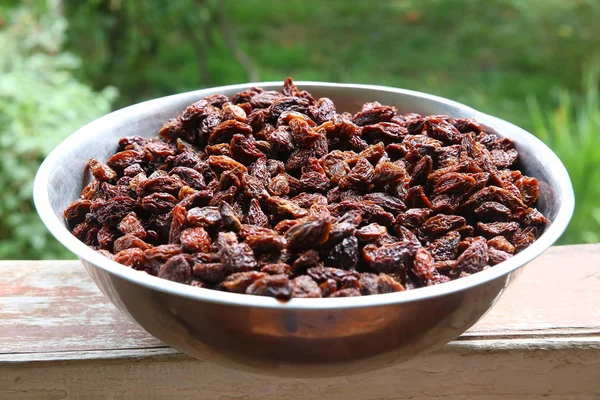 Sweet dry raisins close-up shot for green background . Many Raisins for background grape raisin texture .black raisins in the tray . — Stock Photo, Image