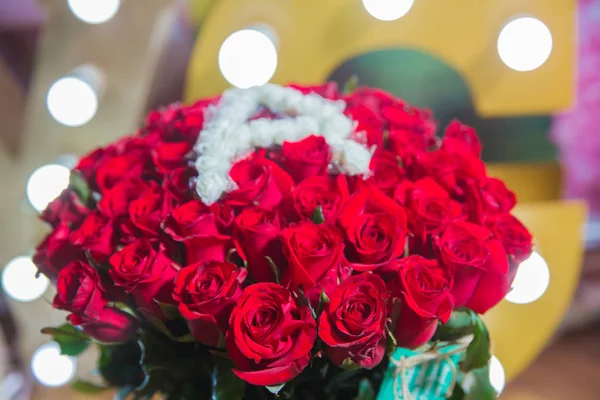 Rose wooden background. Roses flower texture. Red rose. Bouquet of red roses. copyspace . The letter A is written with white flowers. Beautiful rose flower in garden. — Stock Photo, Image