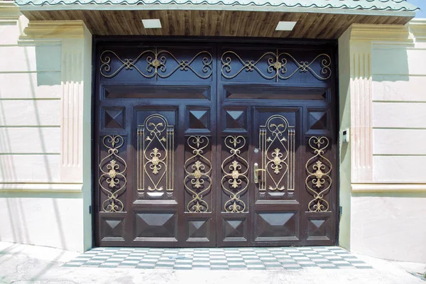 Automatic Electric Roll Gate Push Door Modern Building Ground Floor — Stockfoto