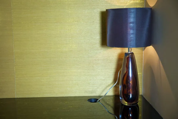 Rezerwacja Vintage Czarna Lampa Stoliku Nocnym Pokoju Hotelowym Szczegóły Nowoczesnego — Zdjęcie stockowe