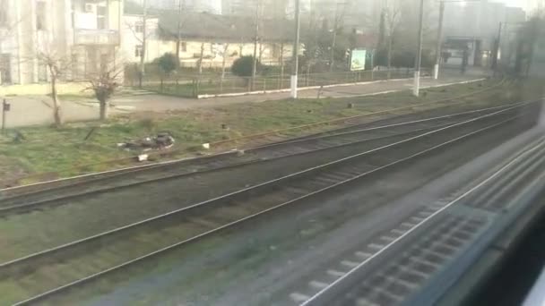 Yolcu Treninin Penceresinden Yaklaşan Bir Yolcu Gemisi Tren Yolu Penceresi — Stok video