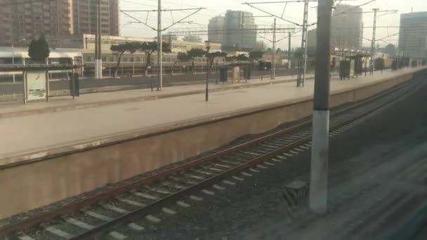 Eisenbahnschiene Großaufnahme Aus Dem Fenster Eines Personenzuges Eisenbahnzugsfenster Blick Auf — Stockvideo