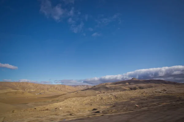 Grande Sabbia Gialla Deserto Cielo Blu Natura Terreno Desertico Montagnoso — Foto Stock